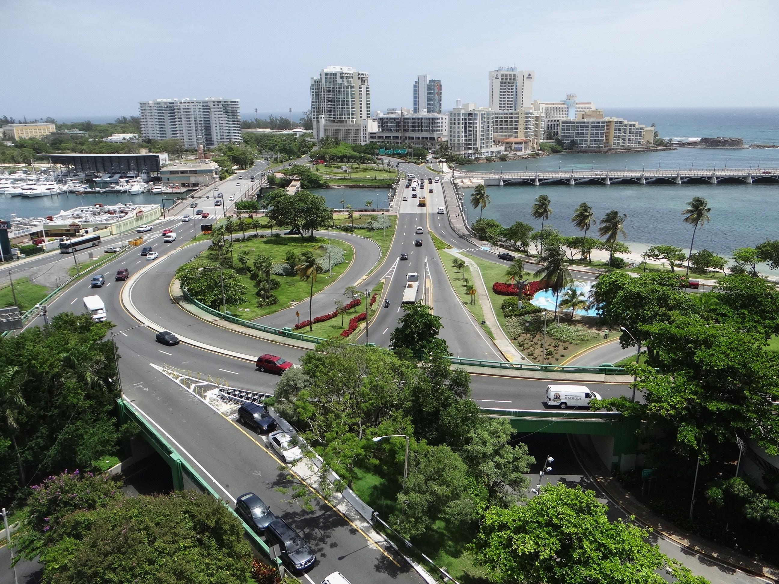 Vista desde la azotea del Edificio del Departamento de Justicia - San Juan (Miramar) - 2013 00001